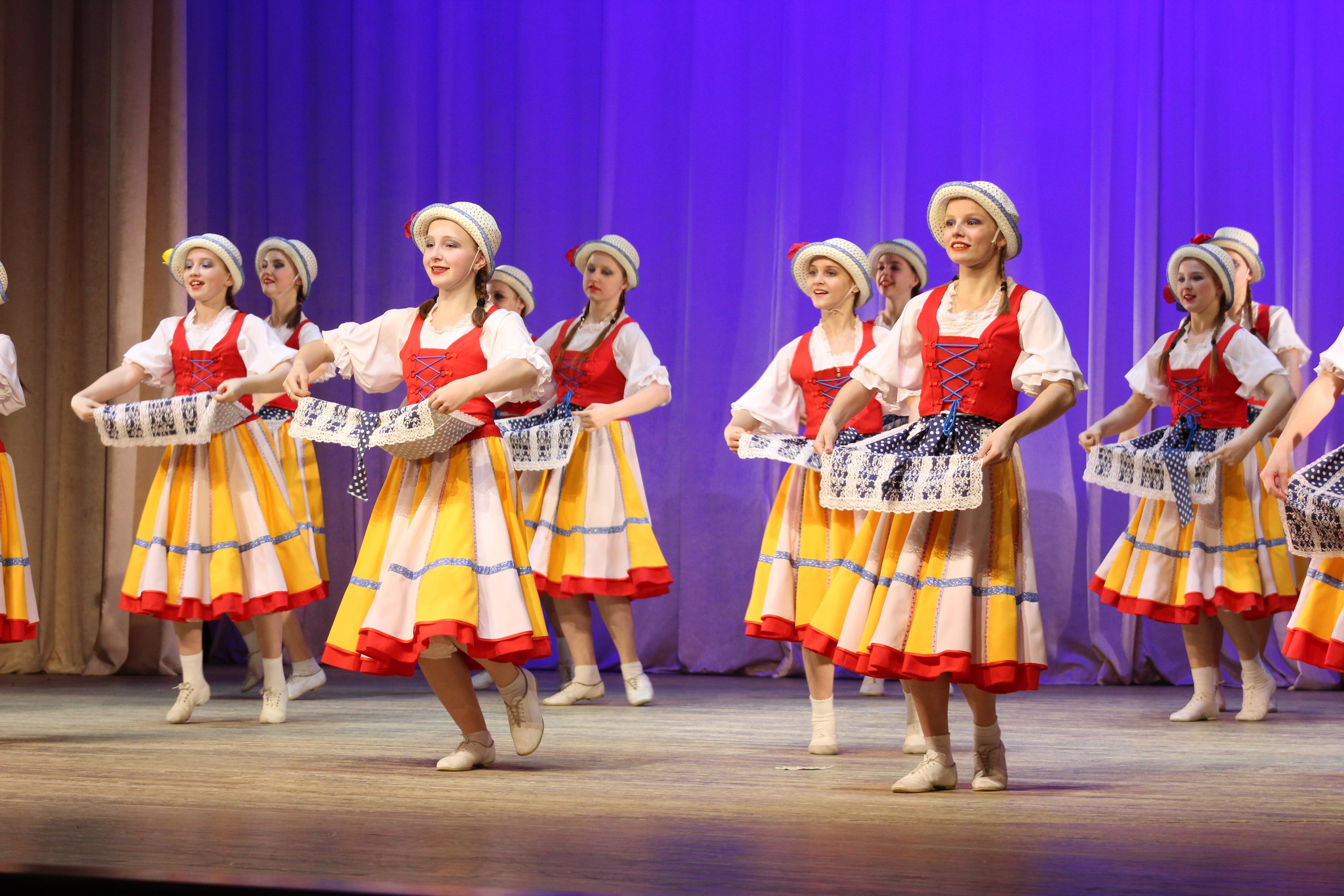 Ансамбль Улыбка.jpg Ансамбль Улыбка.jpg